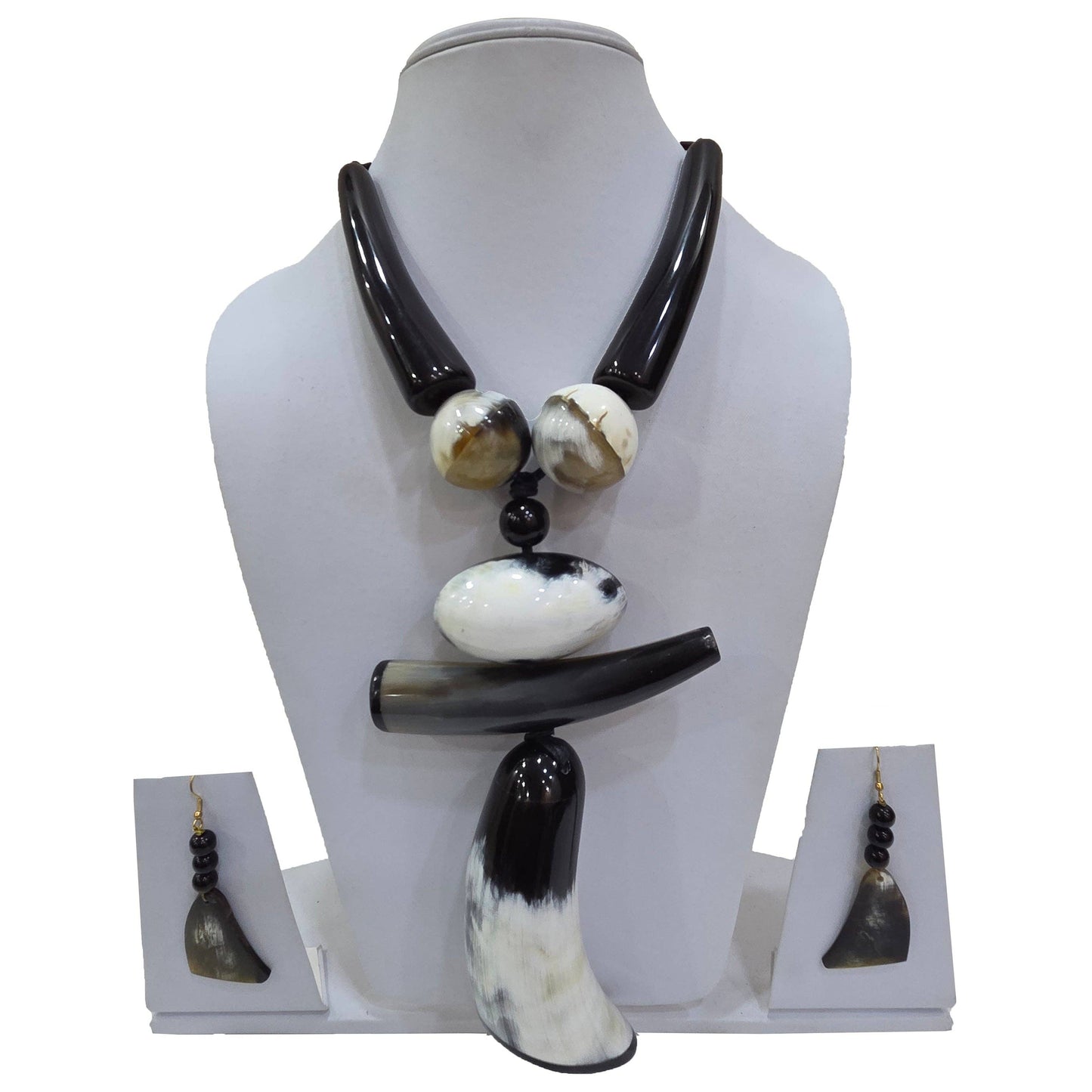 Look Bold Horn Material Necklace